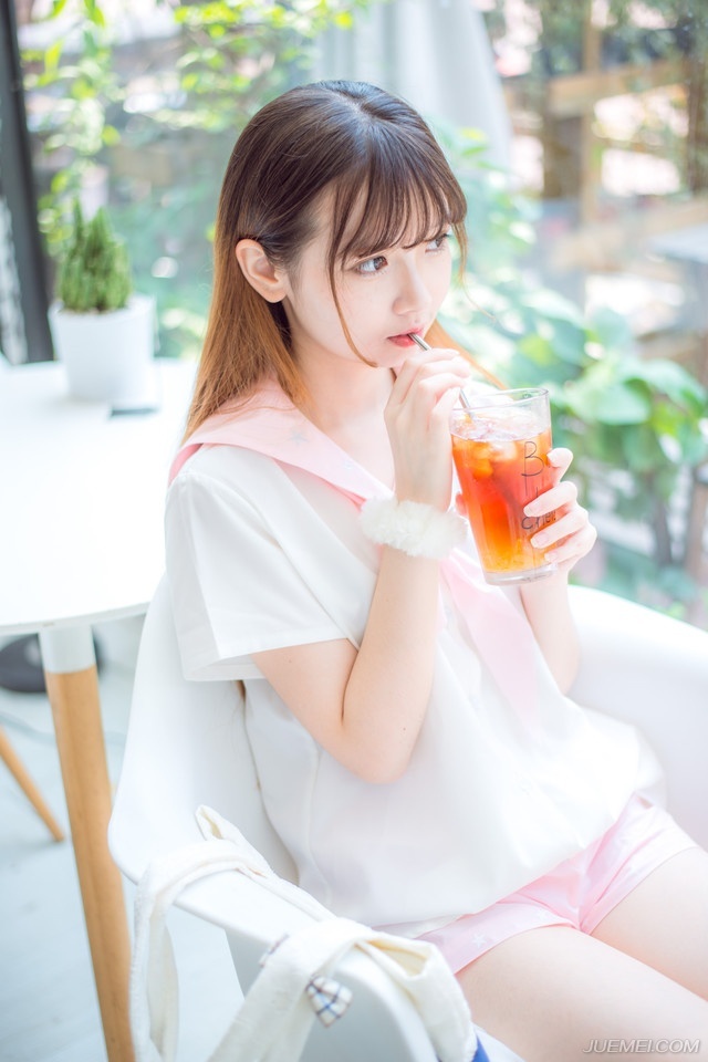 “派人通知曹操吧。”刘备扭头，看向关羽：“王印就请他暂时保管，待他日兵精粮足，再战吕布之时，再请出王印。”